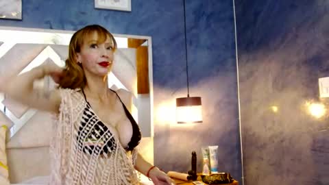 bella_volup online show from January 18, 2026, 7:28 pm