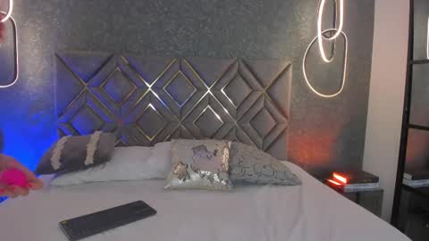 Cris online show from November 22, 2025, 7:57 pm