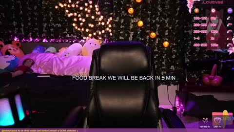 Snapshot of bellabearts chatting on December 8, 2024, 2:28 am Bellalunabear trans JadePlant Cis online show from December 8, 2024, 2:28 am