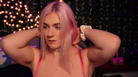 Snapshot of bellabearts chatting on December 14, 2024, 5:18 am Bellalunabear trans JadePlant Cis online show from December 14, 2024, 5:18 am