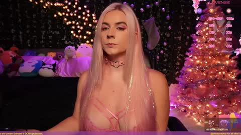 Snapshot of bellabearts chatting on December 19, 2024, 10:21 pm Bellalunabear trans JadePlant Cis online show from December 19, 2024, 10:21 pm