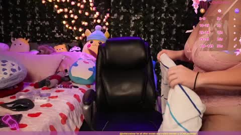 Snapshot of bellabearts chatting on February 7, 2025, 2:08 am Bellalunabear trans JadePlant Cis online show from February 7, 2025, 2:08 am