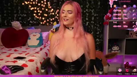 Snapshot of bellabearts chatting on March 4, 2025, 6:39 pm Bellalunabear trans JadePlant Cis online show from March 4, 2025, 6:39 pm