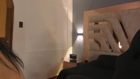 bellaboobs_ online show from May 27, 2026, 8:39 pm