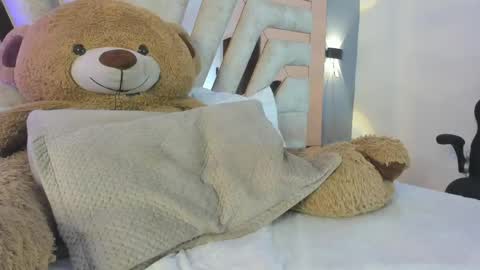 bellaboobs_ online show from June 7, 2026, 8:01 pm