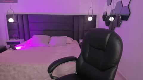  Bella C  online show from November 16, 2025, 6:02 pm