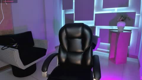  Bella C  online show from November 25, 2025, 12:16 pm