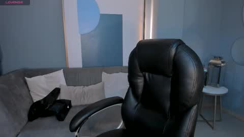  Bella C  online show from December 18, 2025, 12:33 pm