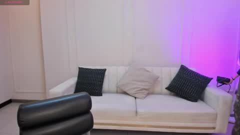 Bella online show from February 10, 2026, 4:05 am