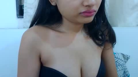 bellacrystall online show from March 31, 2026, 5:52 am