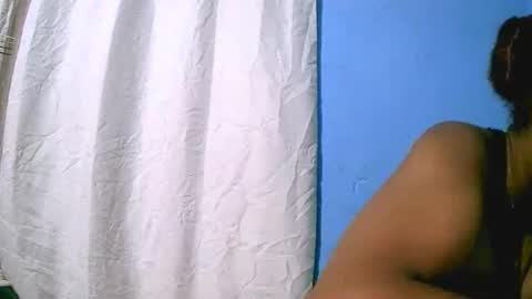 bellaena online show from November 10, 2025, 2:43 am