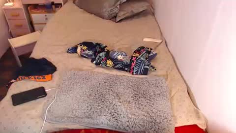 Bella online show from September 13, 2025, 5:02 pm