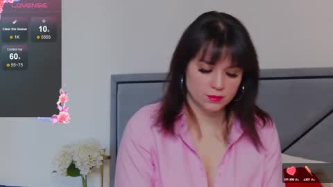 BellaHillss online show from February 24, 2025, 8:17 am