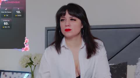 BellaHillss online show from March 4, 2025, 8:02 am