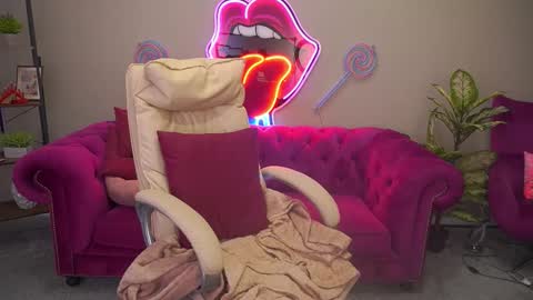 Bella online show from March 25, 2026, 3:29 pm