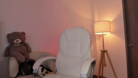 Snapshot of bellamia_ chatting on June 2, 2026, 9:28 pm Bella Mia online show from June 2, 2026, 9:28 pm