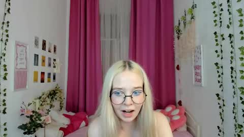 Bella online show from May 1, 2026, 4:00 pm