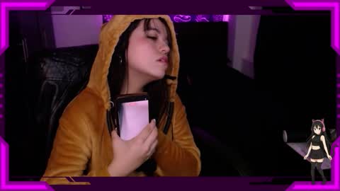 Bella Monteluna online show from November 25, 2025, 3:23 pm