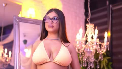 Bella online show from October 2, 2025, 5:09 pm