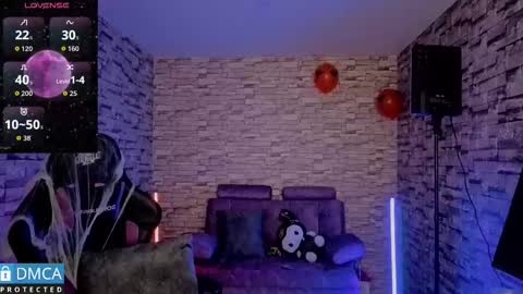   online show from October 24, 2025, 4:47 pm