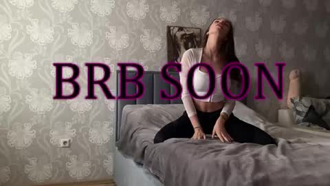 bellaparker_ online show from March 11, 2025, 9:02 am