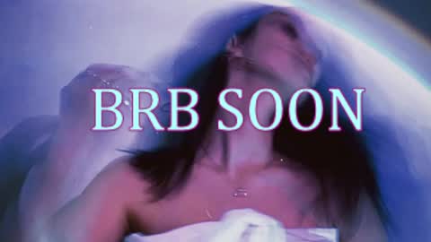 bellaparker_ online show from April 21, 2026, 11:38 am