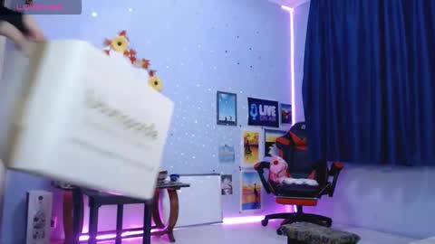 bellaqueen0701 online show from September 25, 2025, 5:38 pm