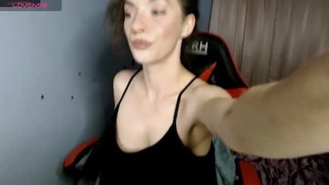 bellaqueen0701 online show from December 14, 2025, 9:19 pm