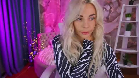 Bella online show from November 2, 2025, 1:57 pm