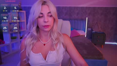 Bella online show from June 7, 2026, 8:01 pm