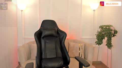 CALL ME BELLA online show from February 6, 2025, 2:15 pm