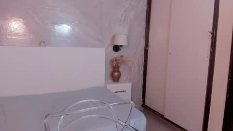 Bella online show from October 5, 2025, 12:25 pm