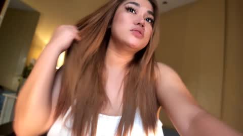 BELLA JONES online show from April 19, 2026, 3:11 pm