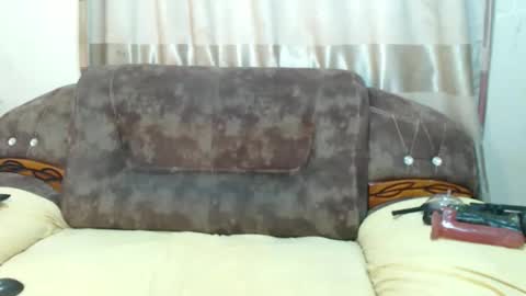 bellatee online show from November 30, 2025, 7:01 am