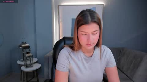 Snapshot of bellathompsonx_ chatting on February 1, 2026, 11:25 pm Bella online show from February 1, 2026, 11:25 pm