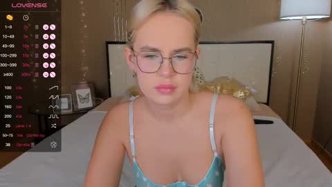 Snapshot of bellatip chatting on February 13, 2025, 12:57 am Bella online show from February 13, 2025, 12:57 am