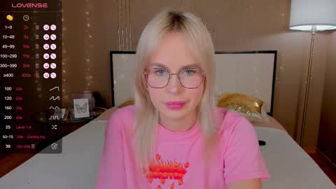 Snapshot of bellatip chatting on February 21, 2025, 12:49 am Bella online show from February 21, 2025, 12:49 am