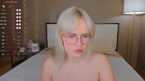 Snapshot of bellatip chatting on September 17, 2025, 12:45 am Bella online show from September 17, 2025, 12:45 am