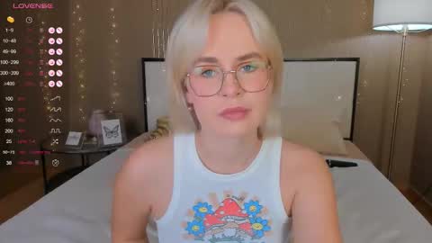 Snapshot of bellatip chatting on September 19, 2025, 12:45 am Bella online show from September 19, 2025, 12:45 am