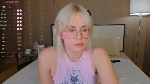 Snapshot of bellatip chatting on September 21, 2025, 12:45 am Bella online show from September 21, 2025, 12:45 am