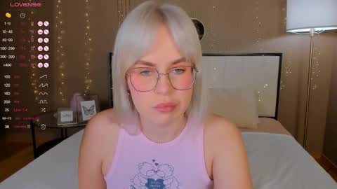 Snapshot of bellatip chatting on October 12, 2025, 12:53 am Bella online show from October 12, 2025, 12:53 am