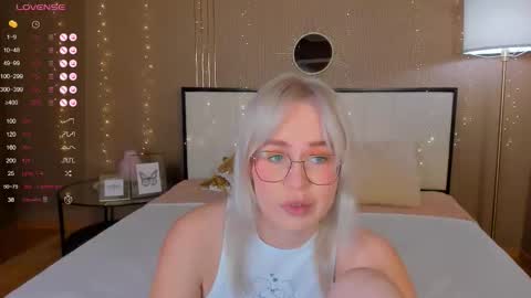 Snapshot of bellatip chatting on October 13, 2025, 12:43 am Bella online show from October 13, 2025, 12:43 am