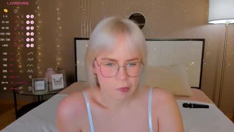 Snapshot of bellatip chatting on October 18, 2025, 12:57 am Bella online show from October 18, 2025, 12:57 am