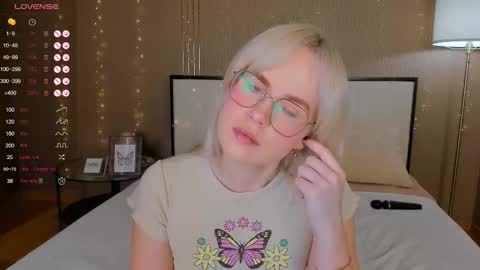 Snapshot of bellatip chatting on October 28, 2025, 12:58 am Bella online show from October 28, 2025, 12:58 am