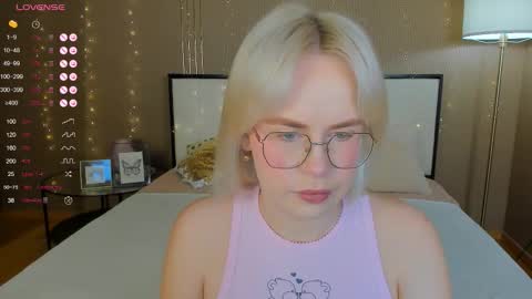 Snapshot of bellatip chatting on November 1, 2025, 12:45 am Bella online show from November 1, 2025, 12:45 am