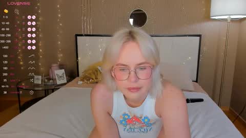 Snapshot of bellatip chatting on November 3, 2025, 12:46 am Bella online show from November 3, 2025, 12:46 am