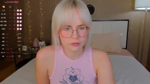 Snapshot of bellatip chatting on November 8, 2025, 12:44 am Bella online show from November 8, 2025, 12:44 am