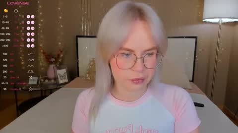 Snapshot of bellatip chatting on November 23, 2025, 12:54 am Bella online show from November 23, 2025, 12:54 am