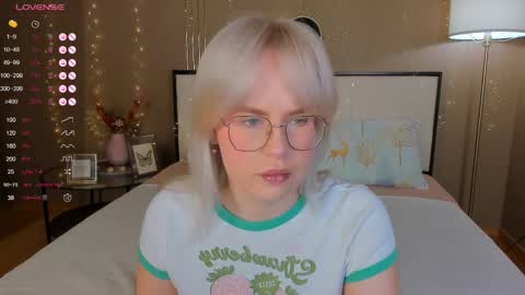 Snapshot of bellatip chatting on November 25, 2025, 12:54 am Bella online show from November 25, 2025, 12:54 am