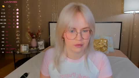 Snapshot of bellatip chatting on November 29, 2025, 12:57 am Bella online show from November 29, 2025, 12:57 am